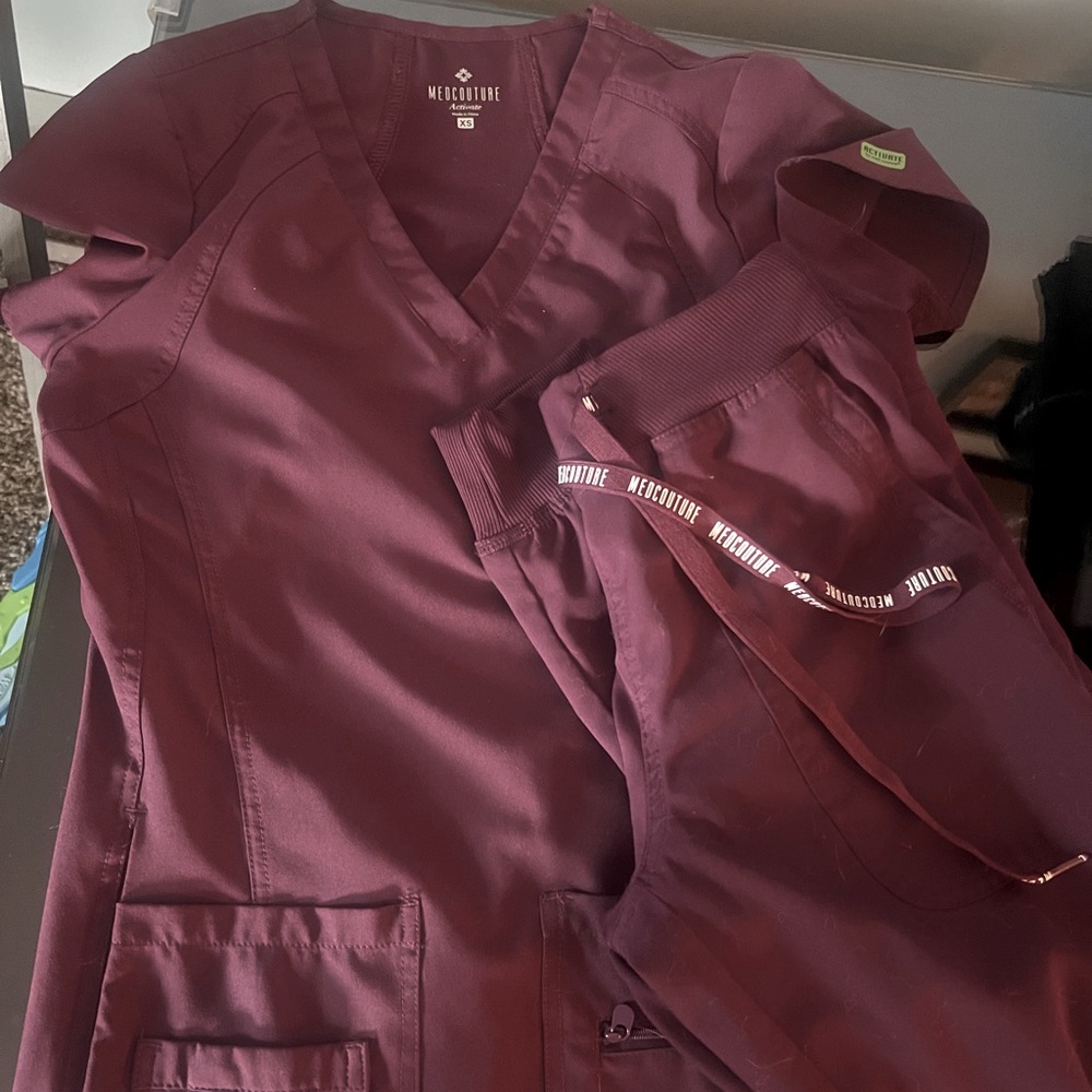 Med couture jogger scrub set